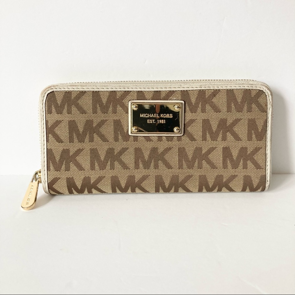Michael Kors Signature Leather White Zip Wallet